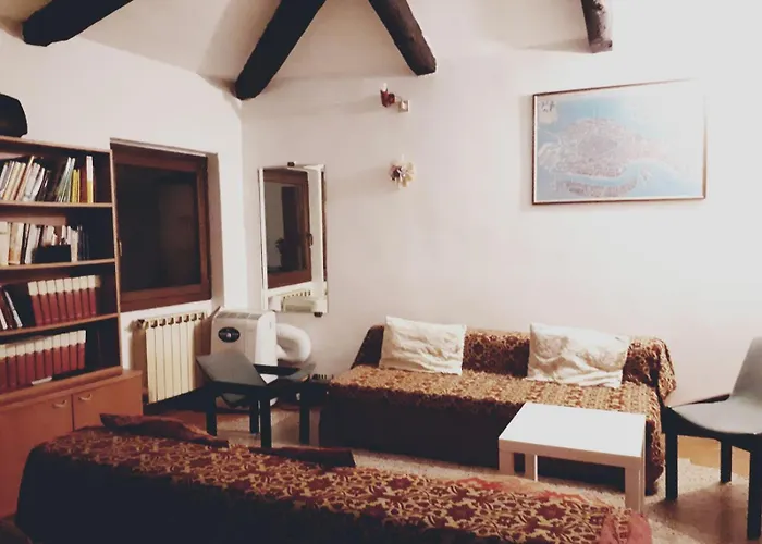 Large Confortable Balcony View *