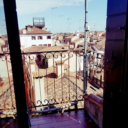 Large Confortable Balcony View ונציה